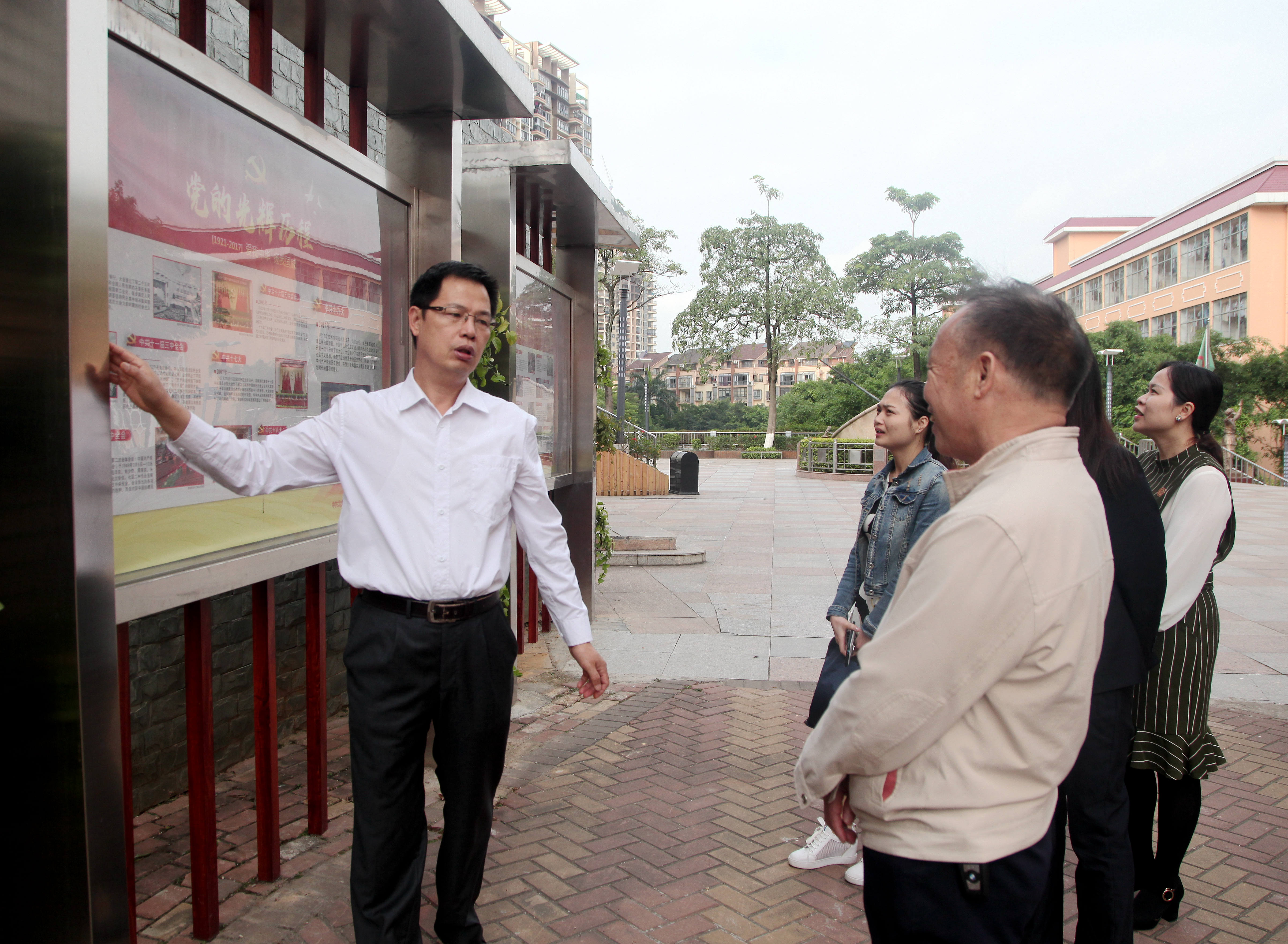 南宁市民办教育行业党委书记李世军到我校调研党建工作 - 新闻资讯 - 北京大学南宁附属实验学校-1