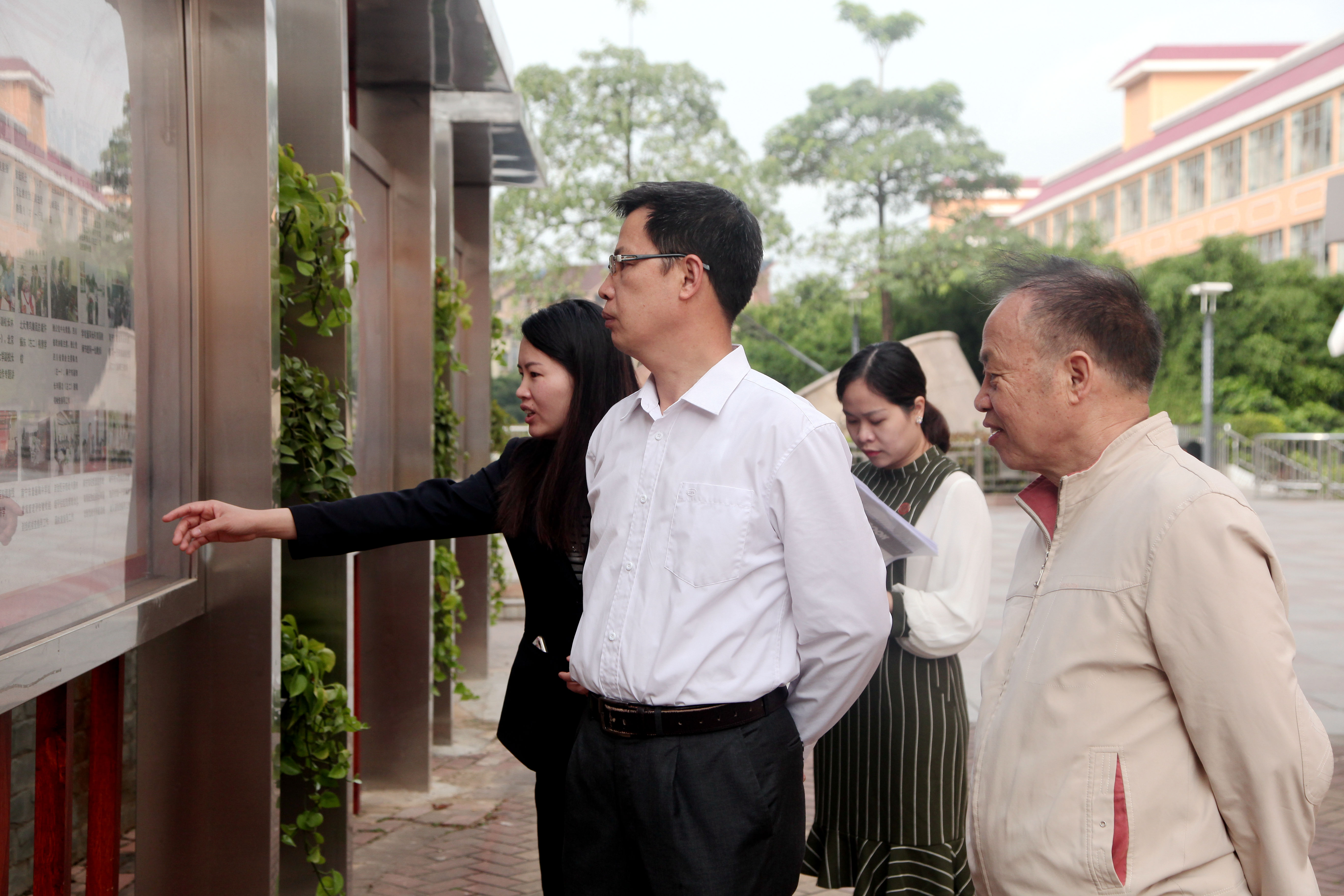南宁市民办教育行业党委书记李世军到我校调研党建工作 - 新闻资讯 - 北京大学南宁附属实验学校-1