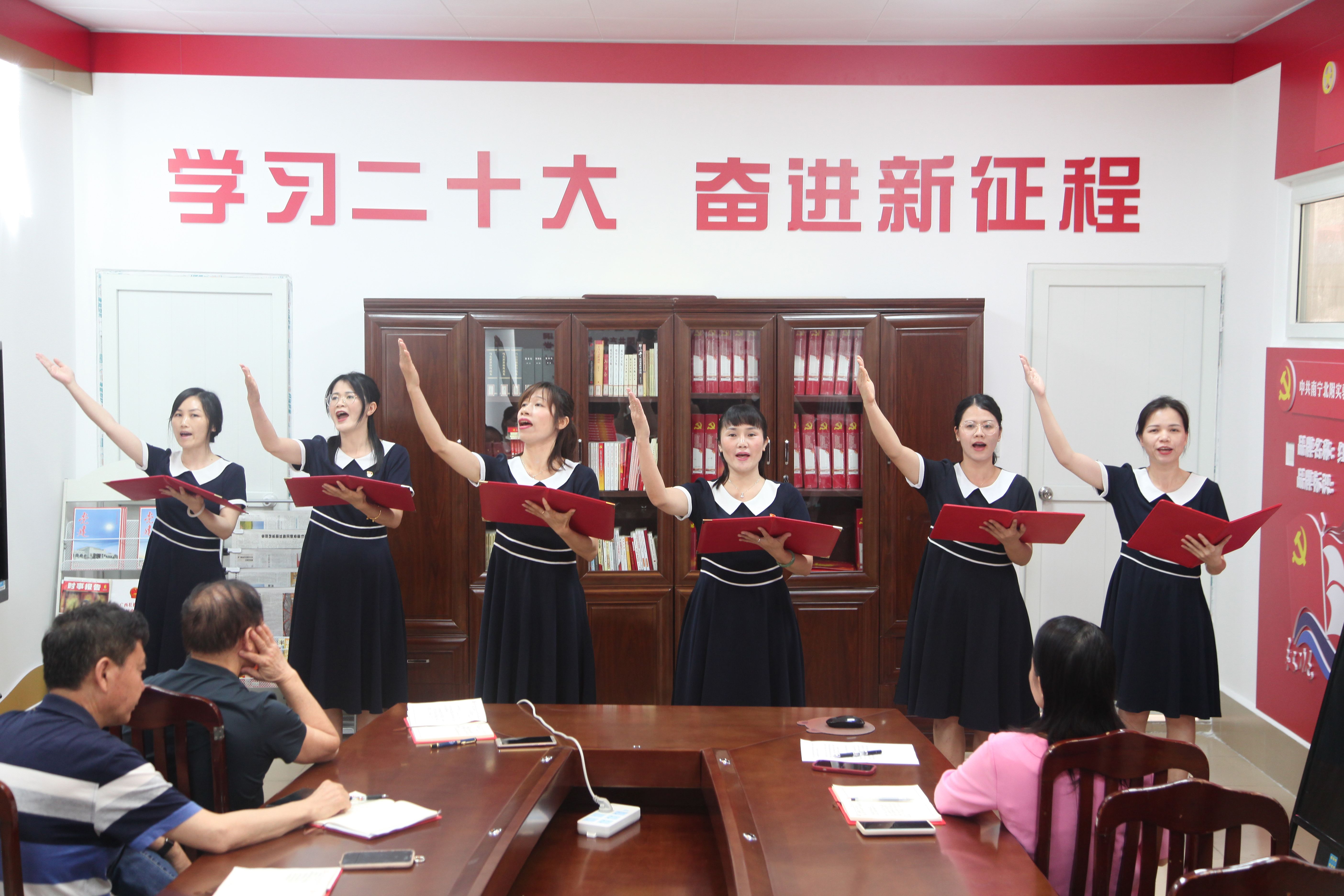 主题党日 | 清风“廉”韵话端午,巧缝香囊寄“廉”心 - 新闻资讯 - 北京大学南宁附属实验学校-1